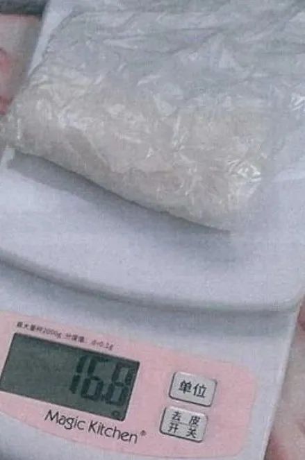 DƬ